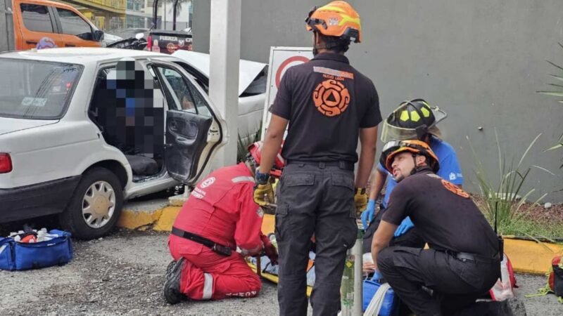 Mueren dos personas en choque en Carretera Nacional en Monterrey