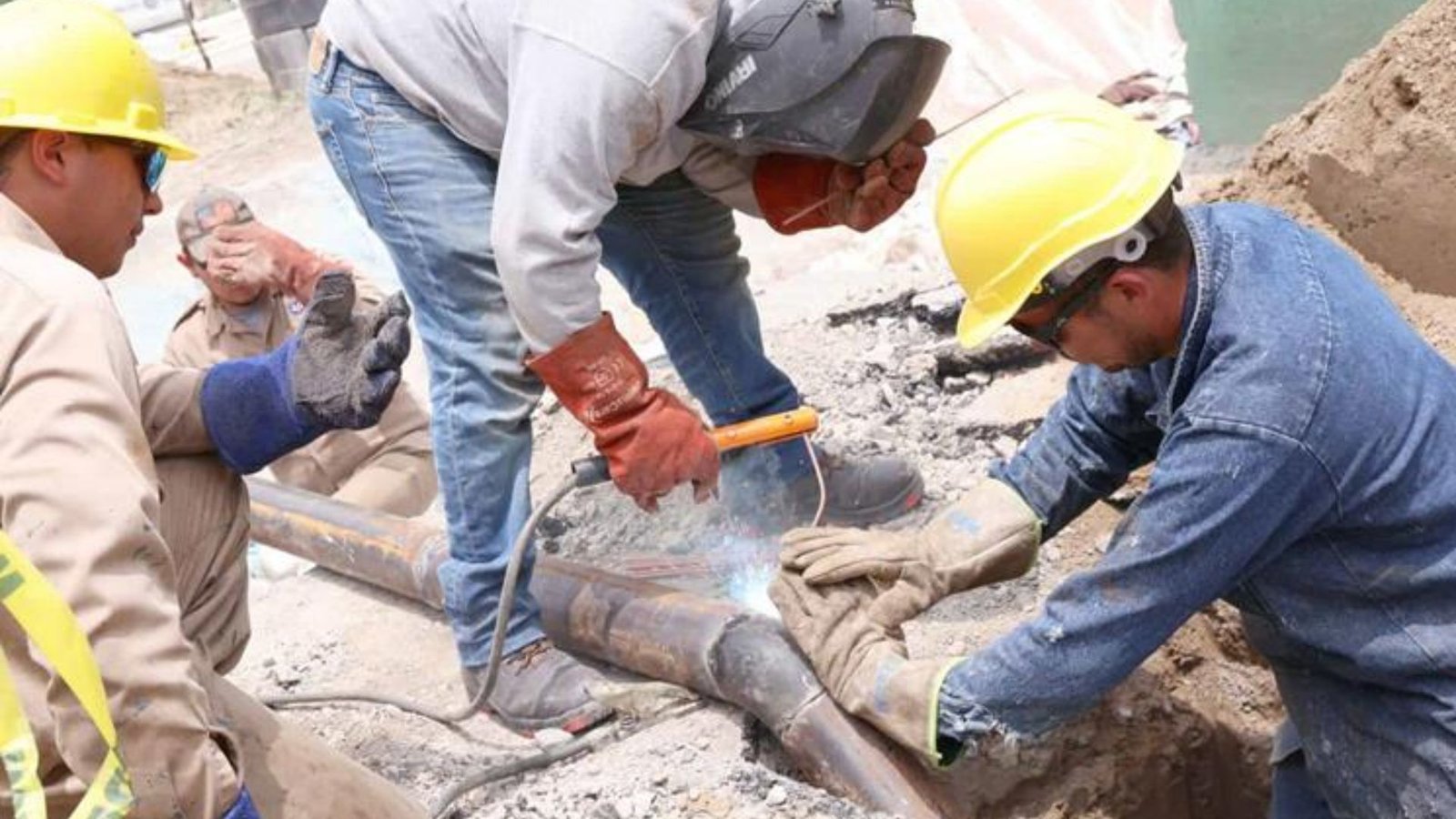 Agua y Drenaje avanza en renovación de tuberías