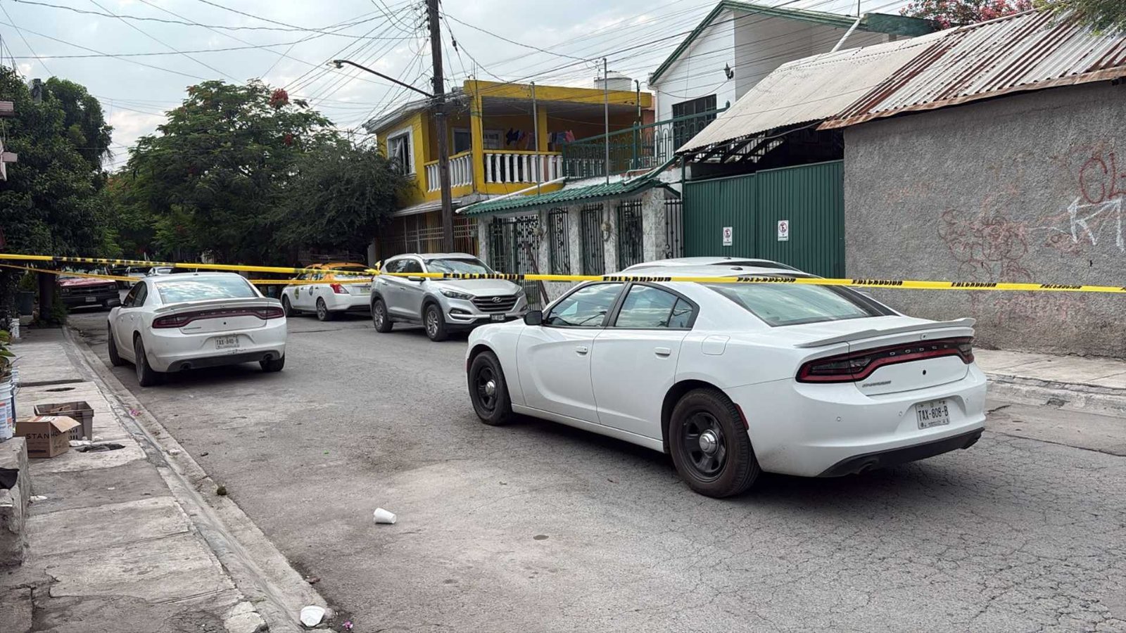 Fiscalía catea casa donde hallaron a mujer rusa en Apodaca