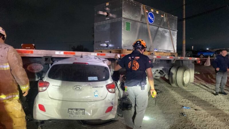 Muere elemento de Fuerza Civil tras chocar contra tráiler en Ciénega de Flores