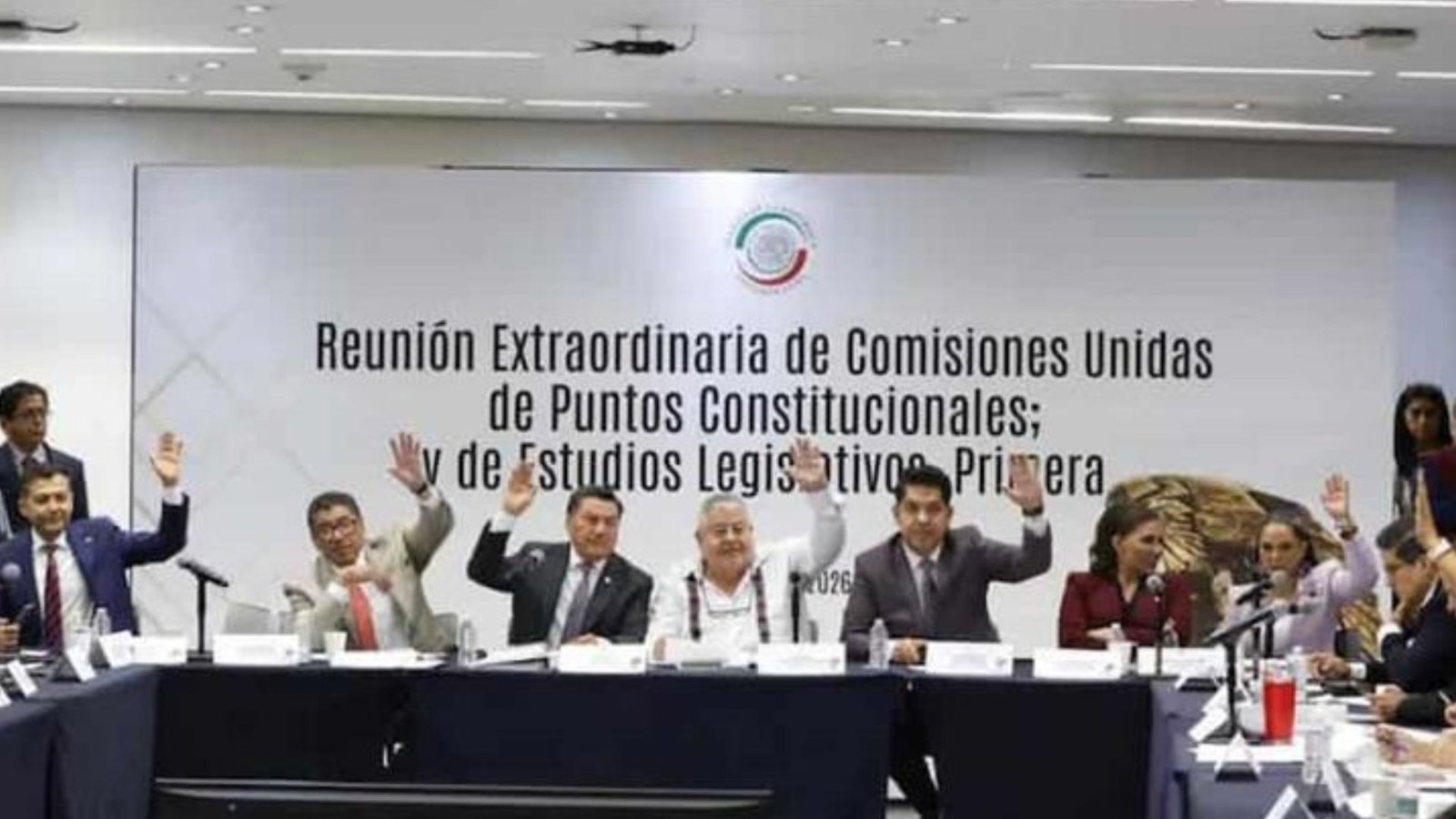 Aprueban en comisiones reforma para aplazar elección judicial hasta 2028