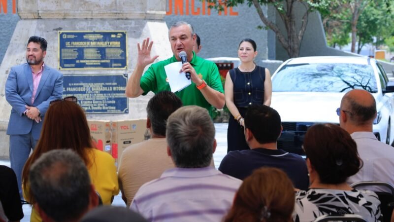 Guadalupe premia a contribuyentes cumplidos