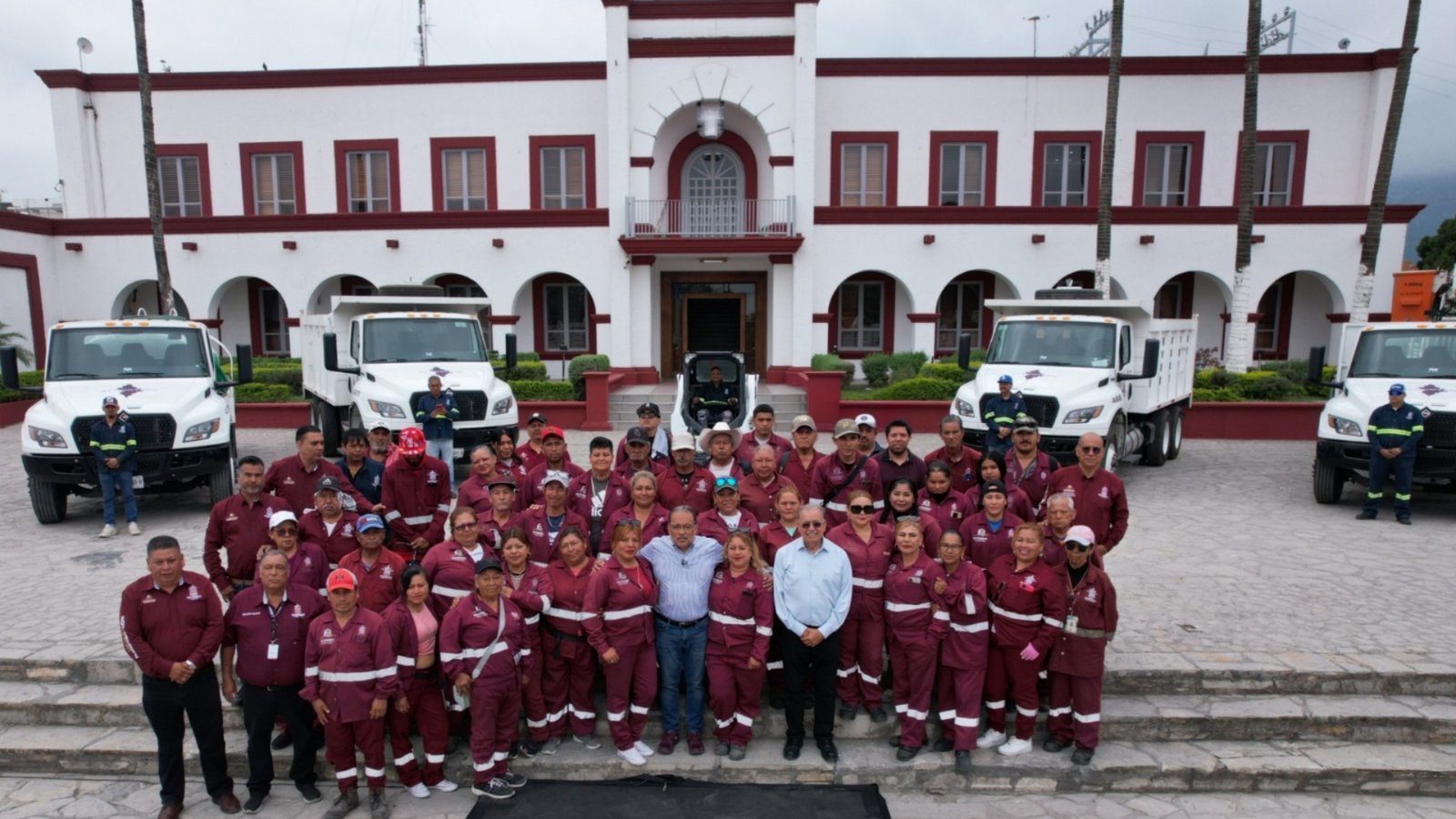 Escobedo refuerza servicios con nueva maquinaria