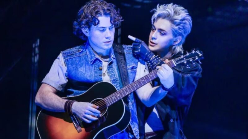 The Lost Boys y Schmigadoon dominan nominaciones a los Premios Tony