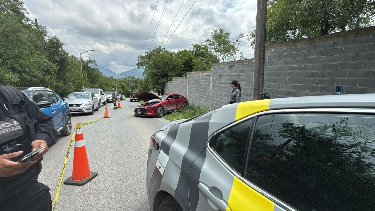 Muere una persona tras choque contra árbol en carretera a Cola de Caballo en Santiago