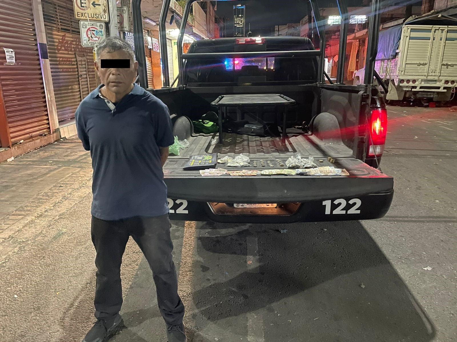 Detienen a hombre por robo en Mesón Estrella en Monterrey