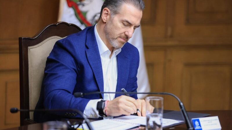 Firma Monterrey convenio con INEA para combatir rezago educativo