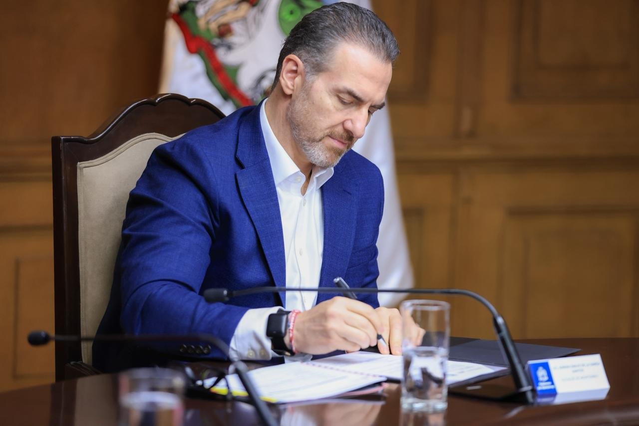Firma Monterrey convenio con INEA para combatir rezago educativo