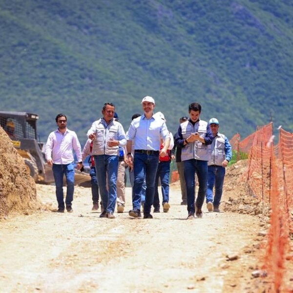 Avanza Monterrey conexión de avenida Acueducto