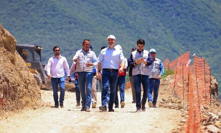Avanza Monterrey conexión de avenida Acueducto