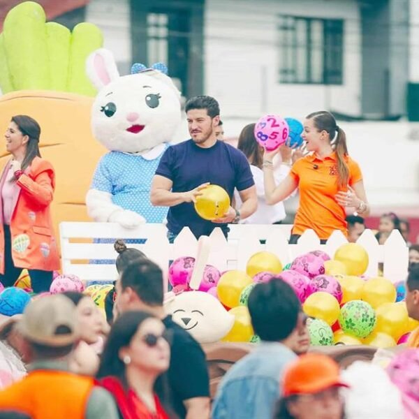 Encabeza Samuel García Desfile por el Día del Niño
