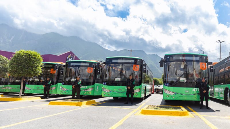 Suma Nuevo León 30 nuevos camiones y avanza hacia meta de 4 mil unidades