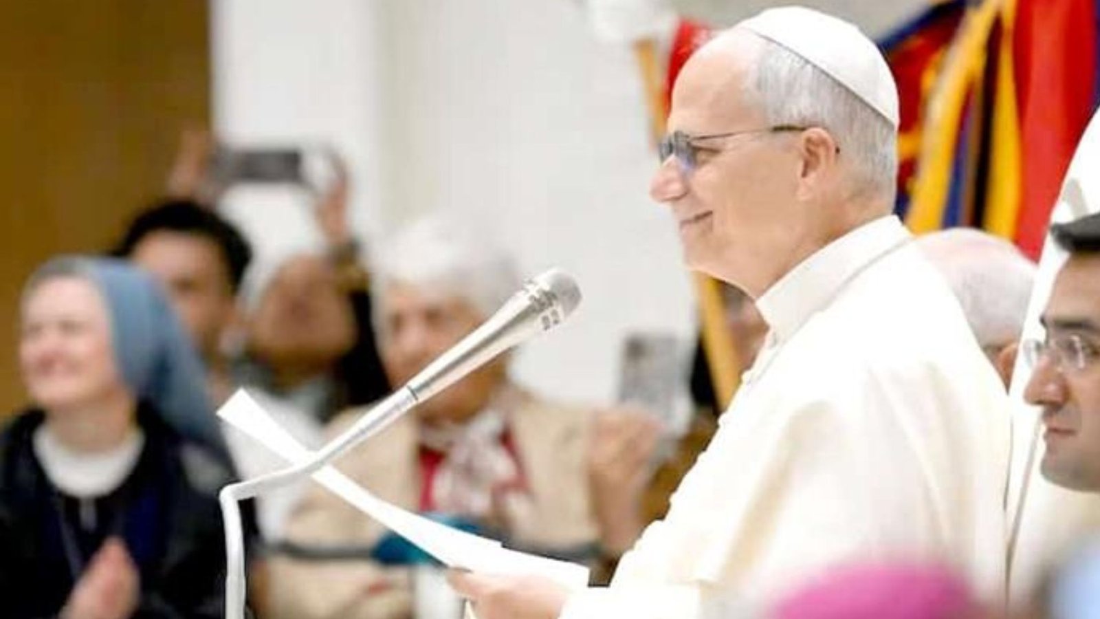 Papa afronta crisis de abusos durante gira