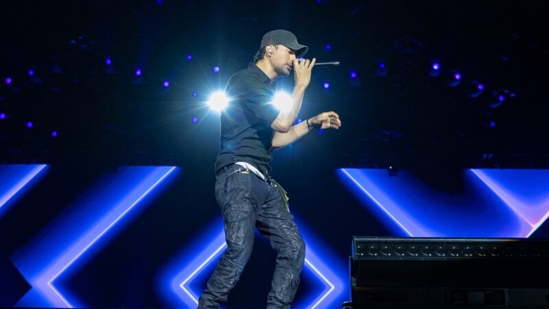 Enrique Iglesias hace vibrar el Parque Fundidora ante 110 mil asistentes
