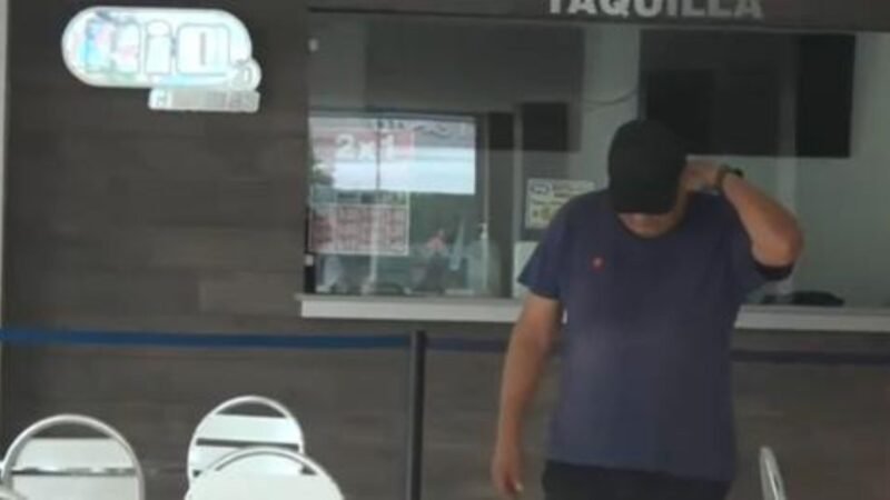 Se queda dormido y pasa la noche encerrado en cine