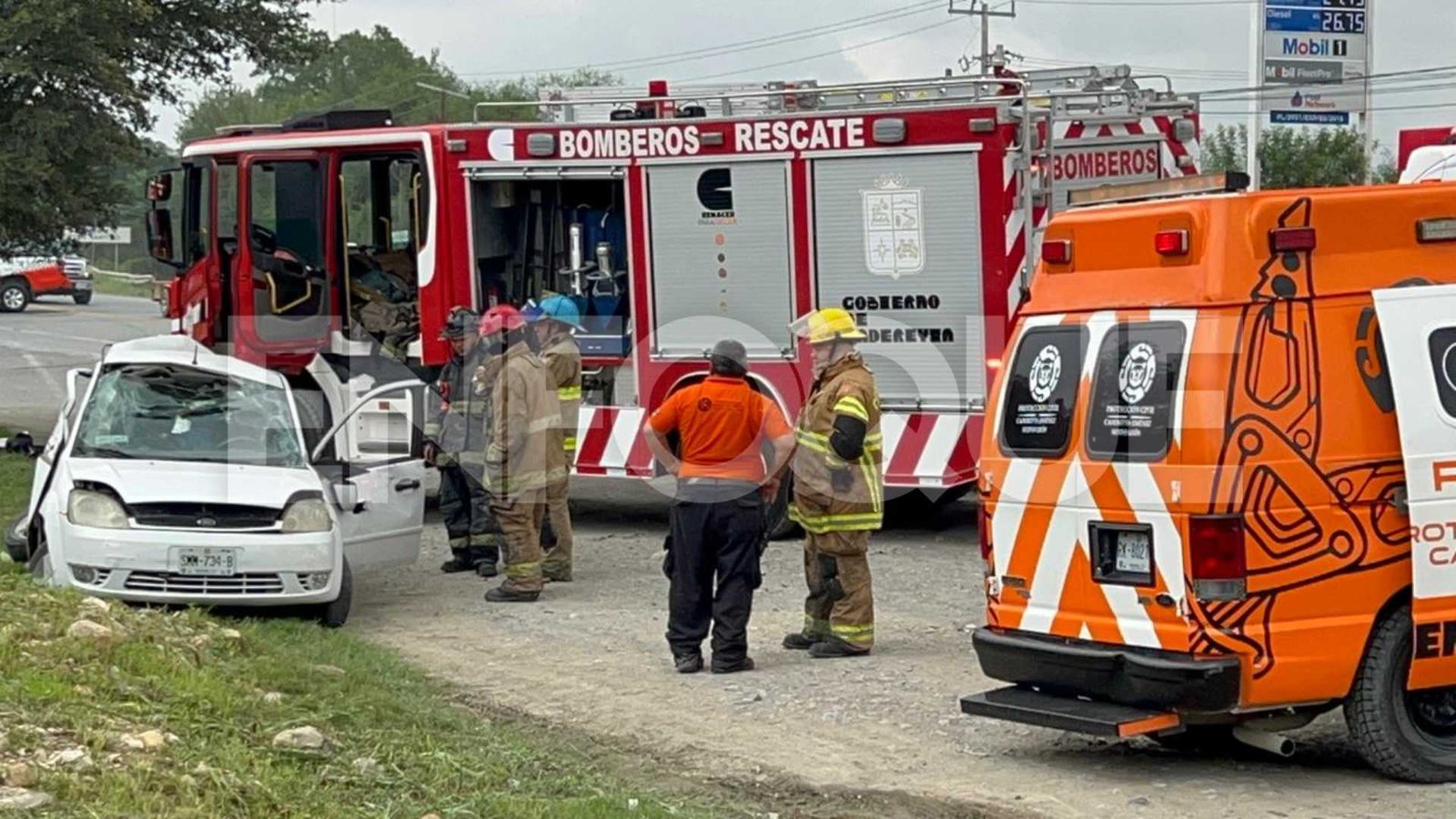 Mueren madre e hijo en choque sobre la carretera Cadereyta-Allende