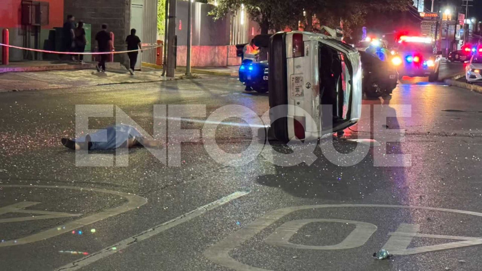 Muere adulto mayor tras volcadura en paso a desnivel de Leones y Gonzalitos