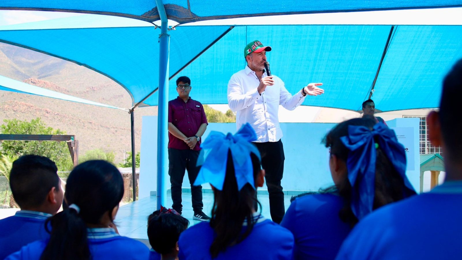 Mario Soto dona sueldo para escuela en García