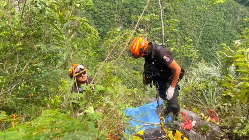 Encuentran sin vida a pareja que cayó a barranco de 100 metros en Allende