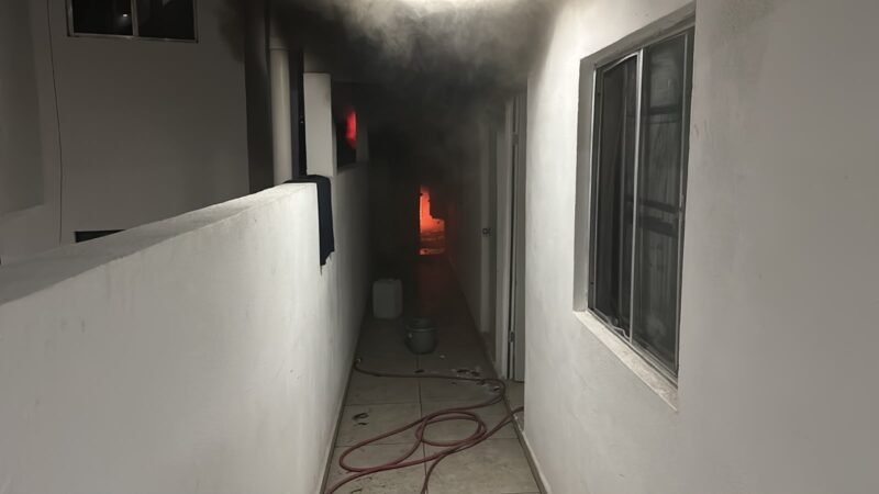 Incendio obliga a evacuar 112 personas en Monterrey