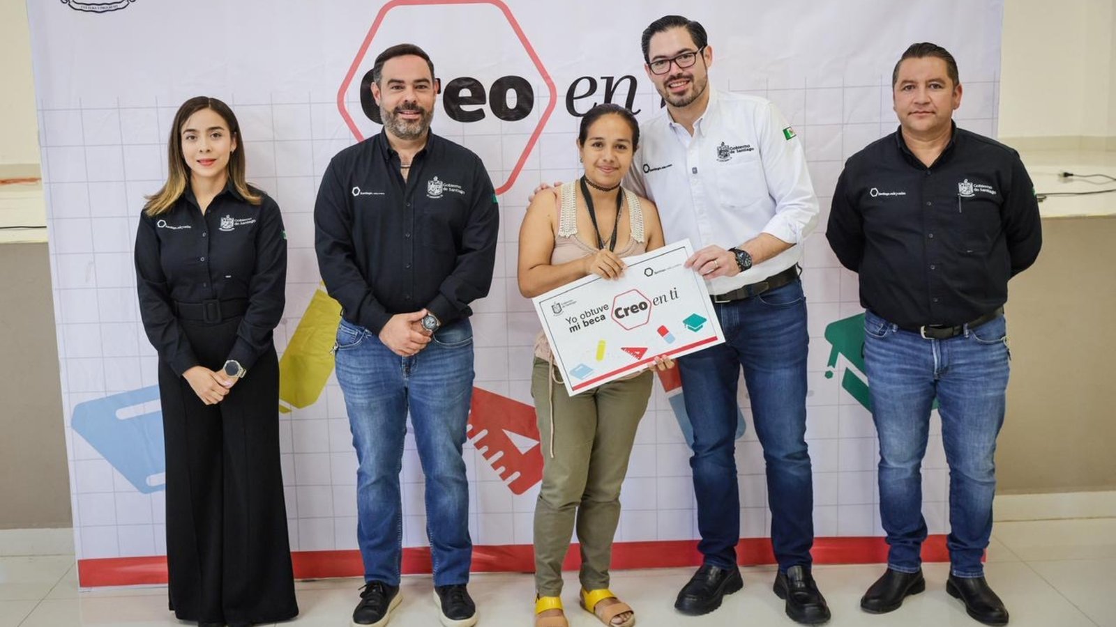 Duplican becas “Creo en Ti” para apoyar a estudiantes de Santiago