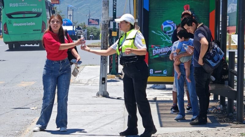 Entrega Jaguares agua gratuita ante intensa ola de calor