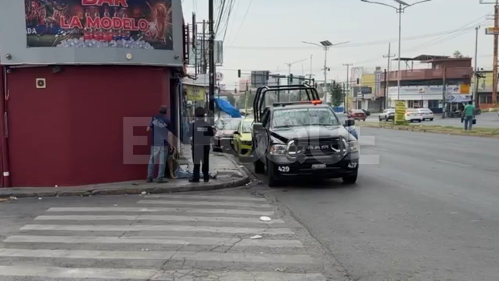 Golpean a mujer dentro de bar en Monterrey