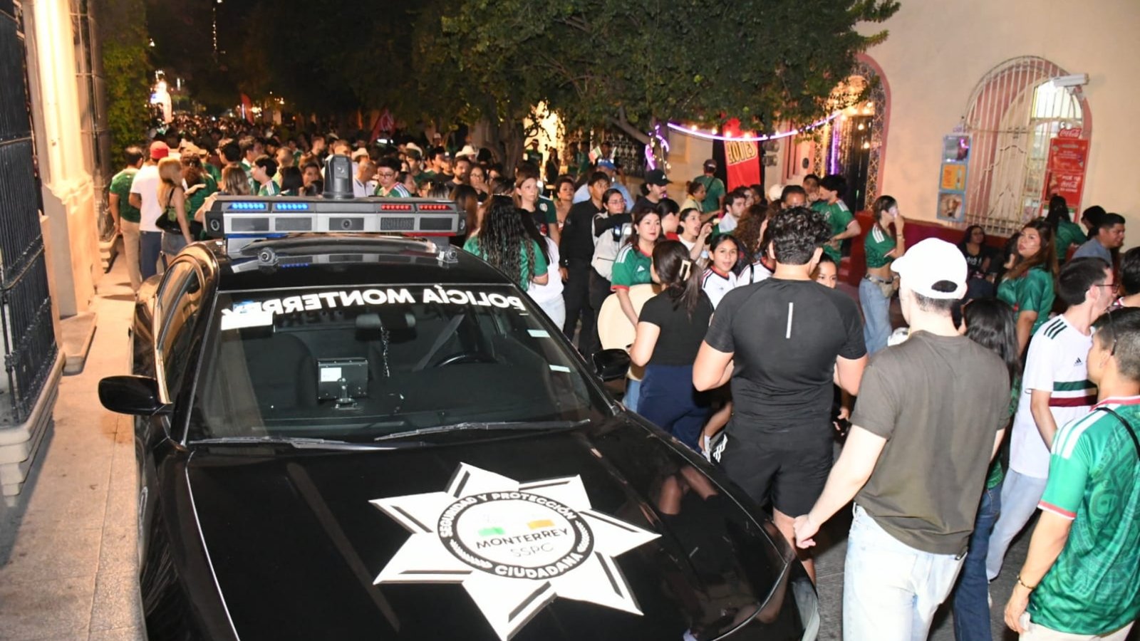 Monterrey festeja triunfo de México en Barrio Antiguo
