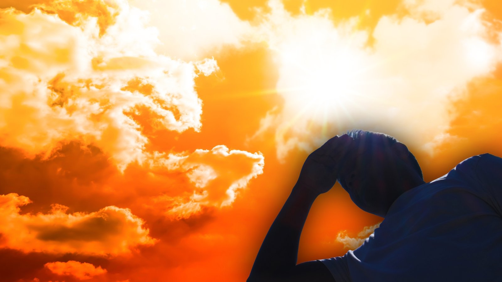 Calor extremo, apagones y tráfico afectan Monterrey