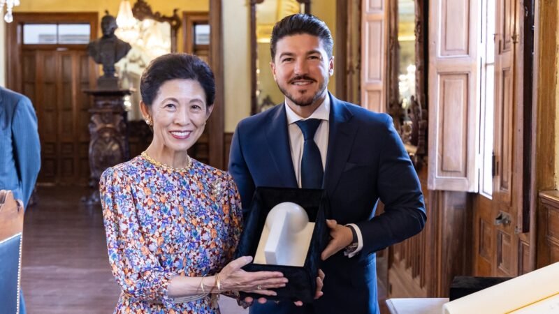 Recibe Samuel a la Princesa Hisako de Takamado