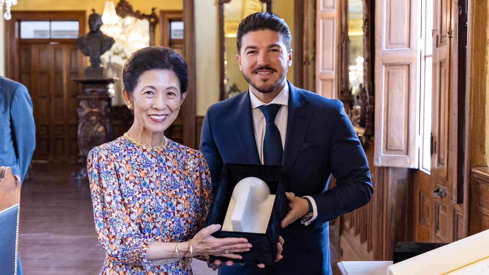 Recibe Samuel a la Princesa Hisako de Takamado