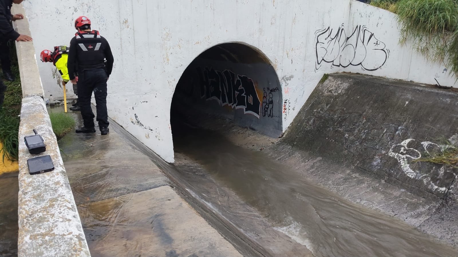 Reanudan de Héctor , menor arrastrado por corriente en arroyo de Monterrey