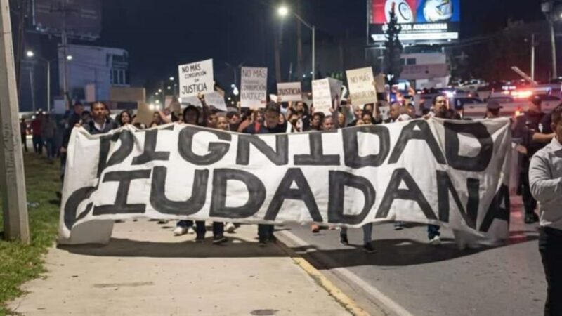 Impiden avance de manifestación hacia el Estadio Monterrey