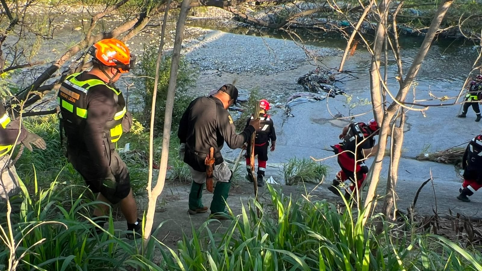 Continúa búsqueda de Héctor, menor arrastrado por la corriente en Monterrey