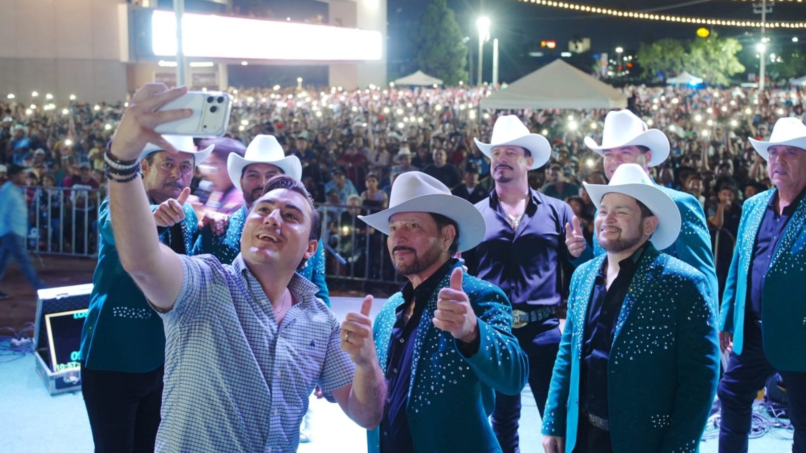 García celebra a más de 10 mil papás en el “Pa’l Viejón de Oro Fest 2.0”
