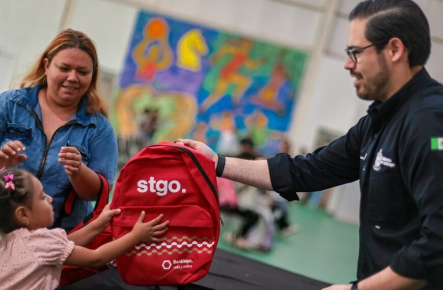 Inicia Santiago reparto gratuito de útiles y mochilas