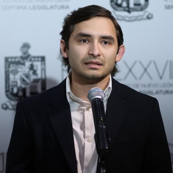 Anuncia Rodrigo denuncia contra su bancada por nexos con el PRIAN