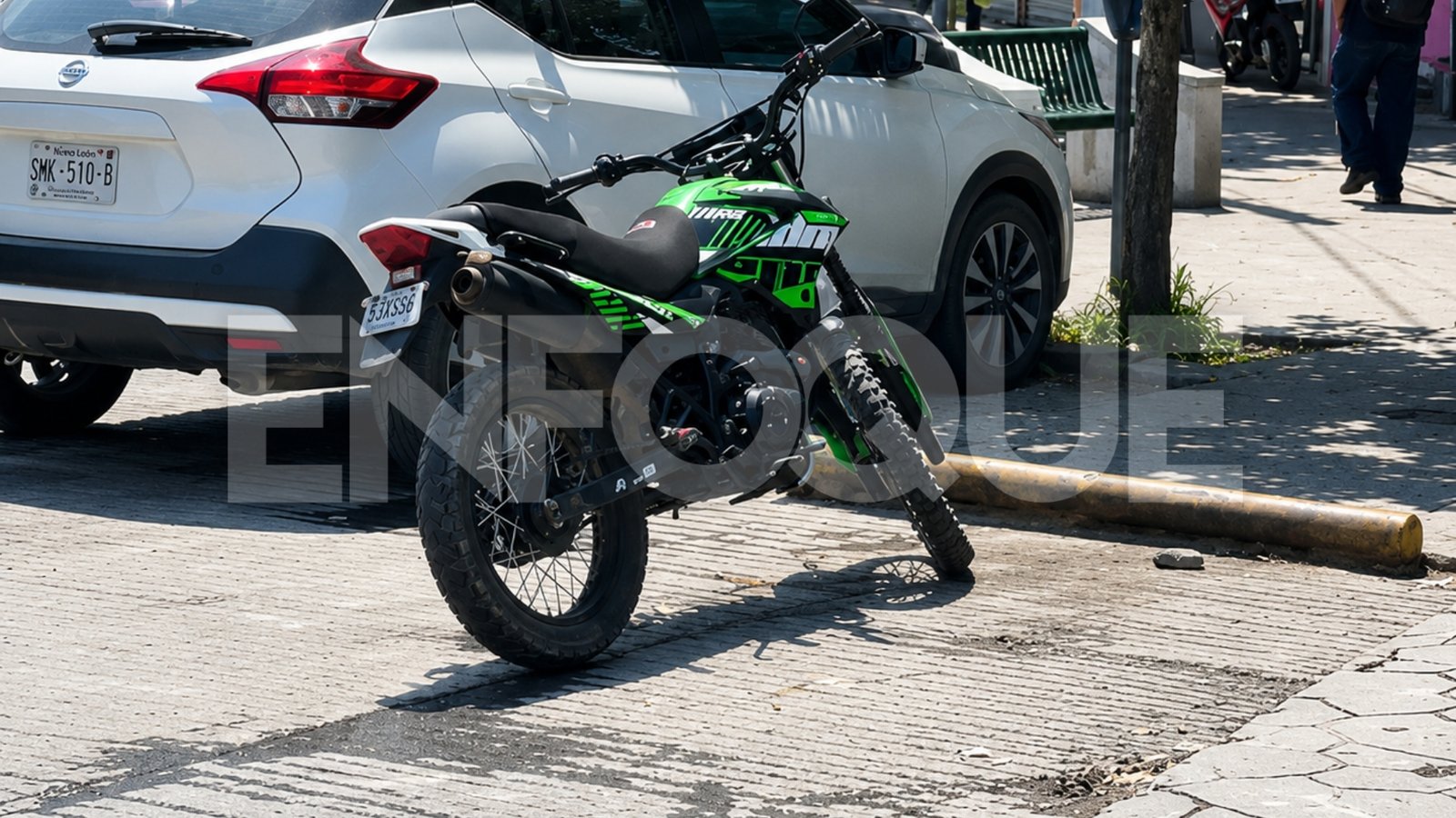 Detienen a dos con moto robada en Monterrey