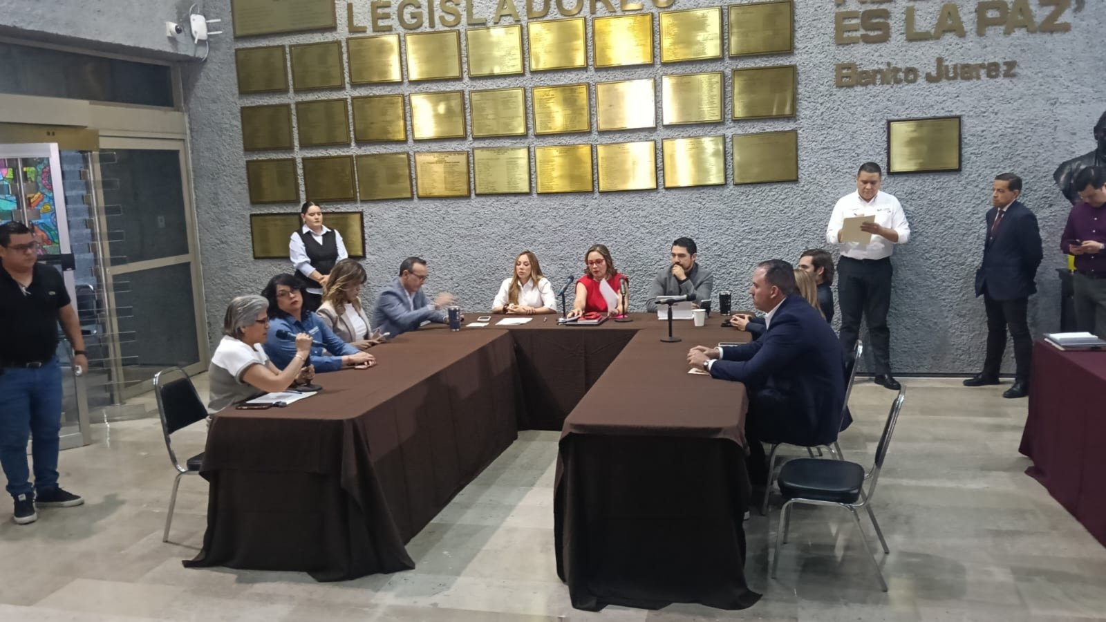 Responde Samuel a juicio político en el Congreso por escrito