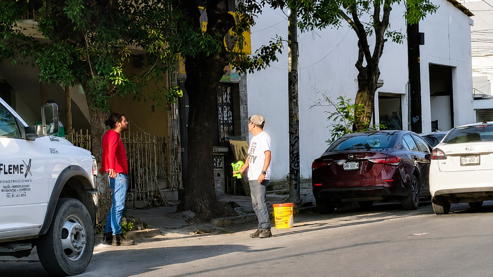 Cobran Franeleros hasta 150 pesos por estacionarse en Fundidora