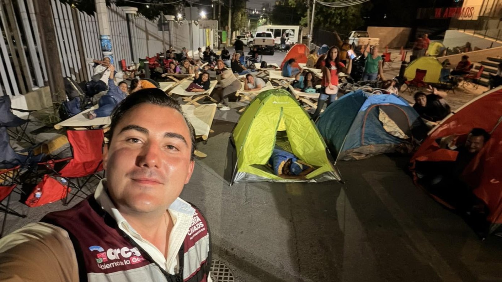 Mantiene Manuel Guerra protesta en Agua y Drenaje por falta de agua