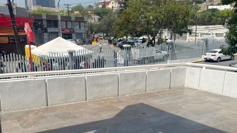 Vecinos de García levantan plantón en Agua y Drenaje