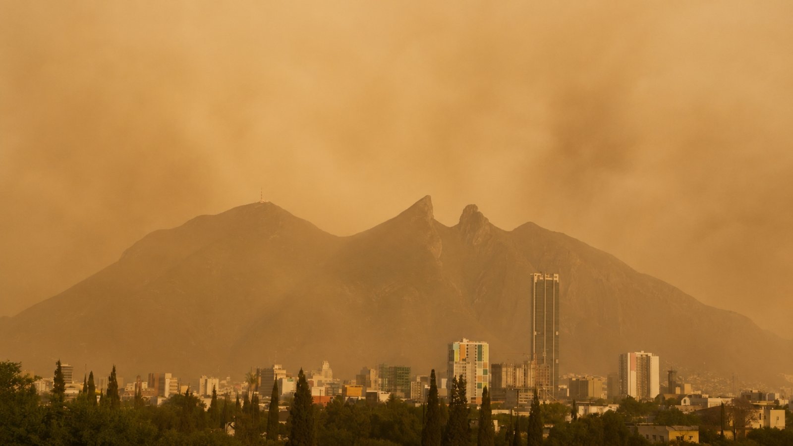 Nuevo León espera llegada de polvo del Sahara