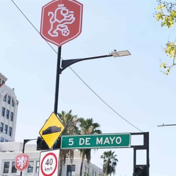 Macroplaza se pinta de naranja por Países Bajos