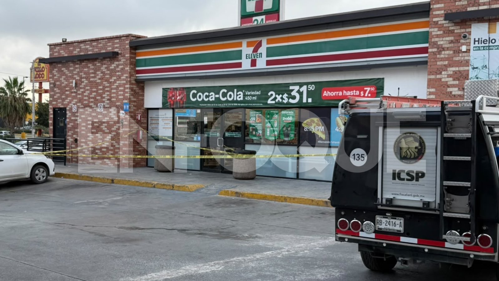 Asaltan tienda de conveniencia y lesionan a una persona en Apodaca