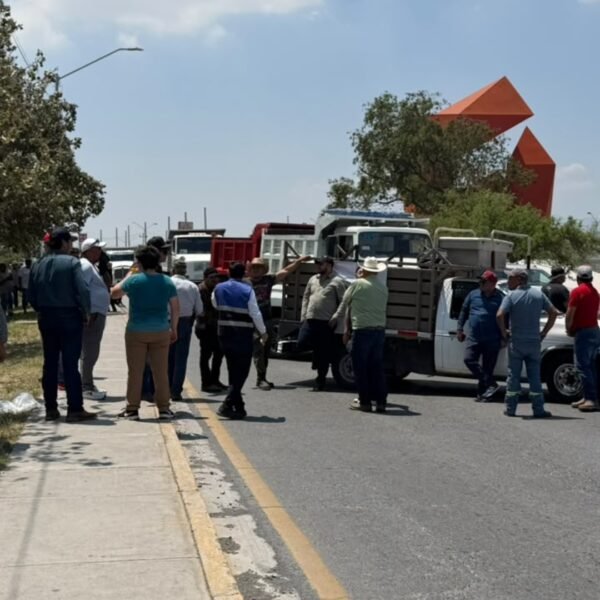 Liberan carretera Monterrey-Saltillo tras bloqueo