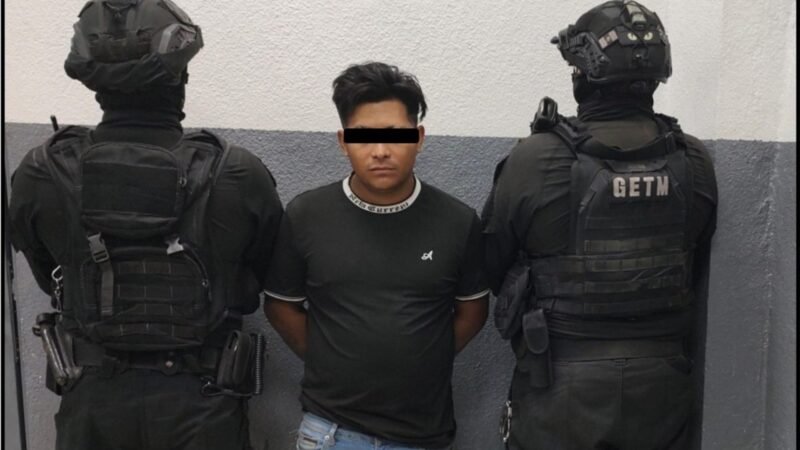 Detienen a hombre armado en Santa Catarina