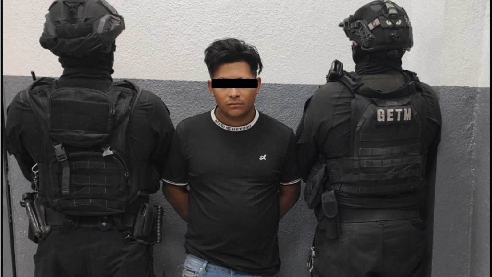 Detienen a hombre armado en Santa Catarina