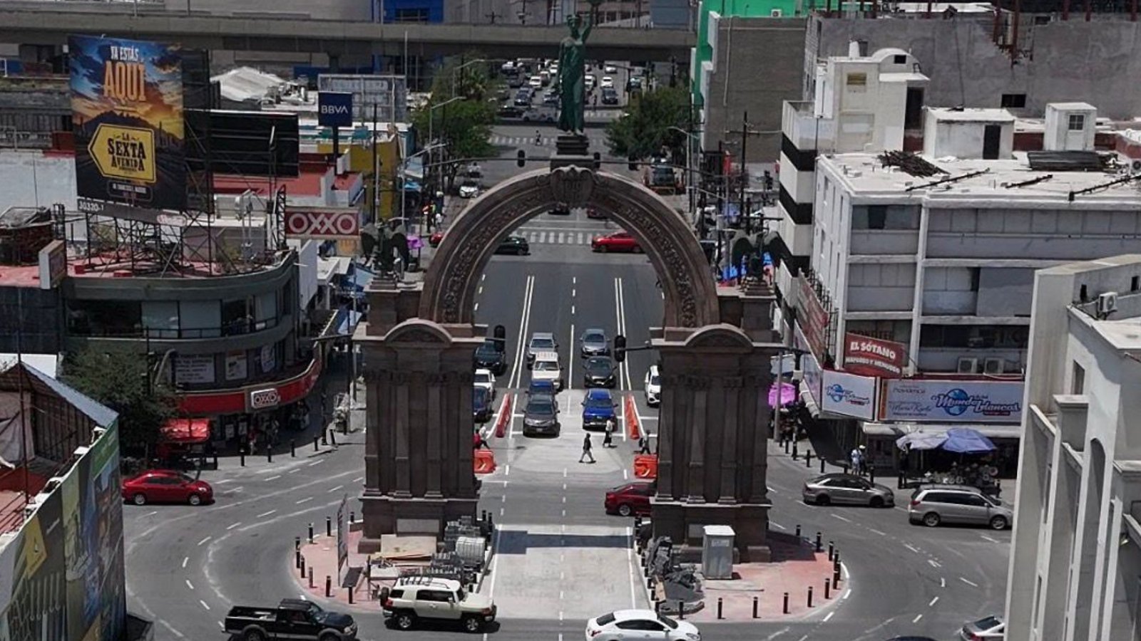 Reabren carriles bajo el Arco de la Independencia