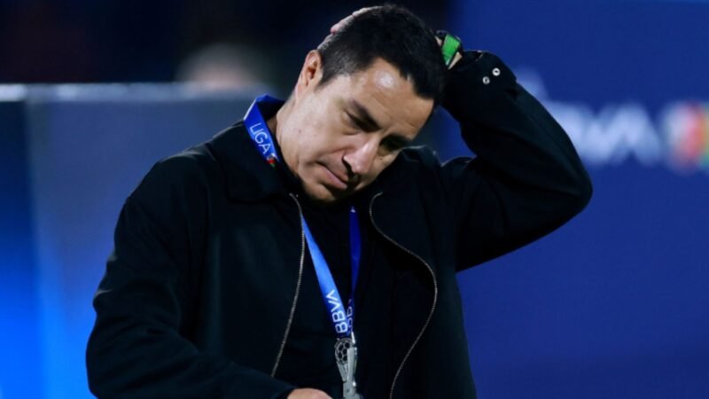 ¡OFICIAL! Efraín Juárez deja de ser DT de Pumas